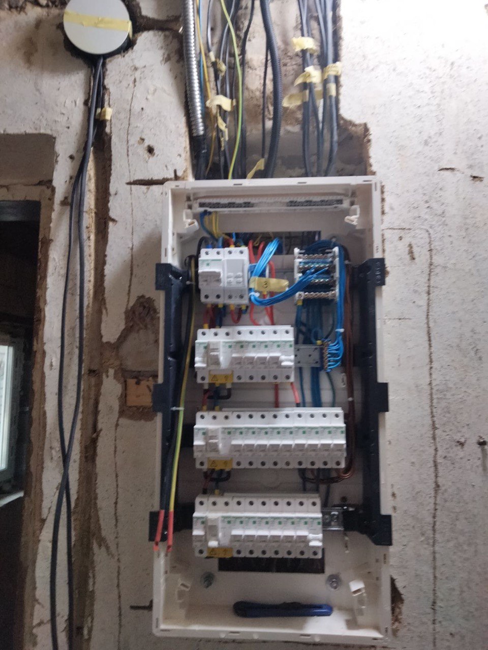 Послуги електрика.